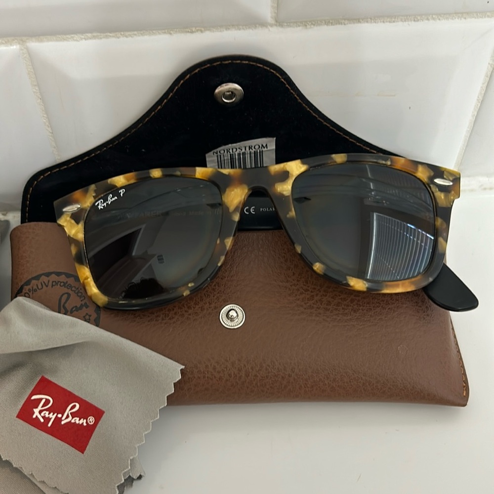 Ray Ban Wayfarer Polarized Tortoise 2140 Sunglasses